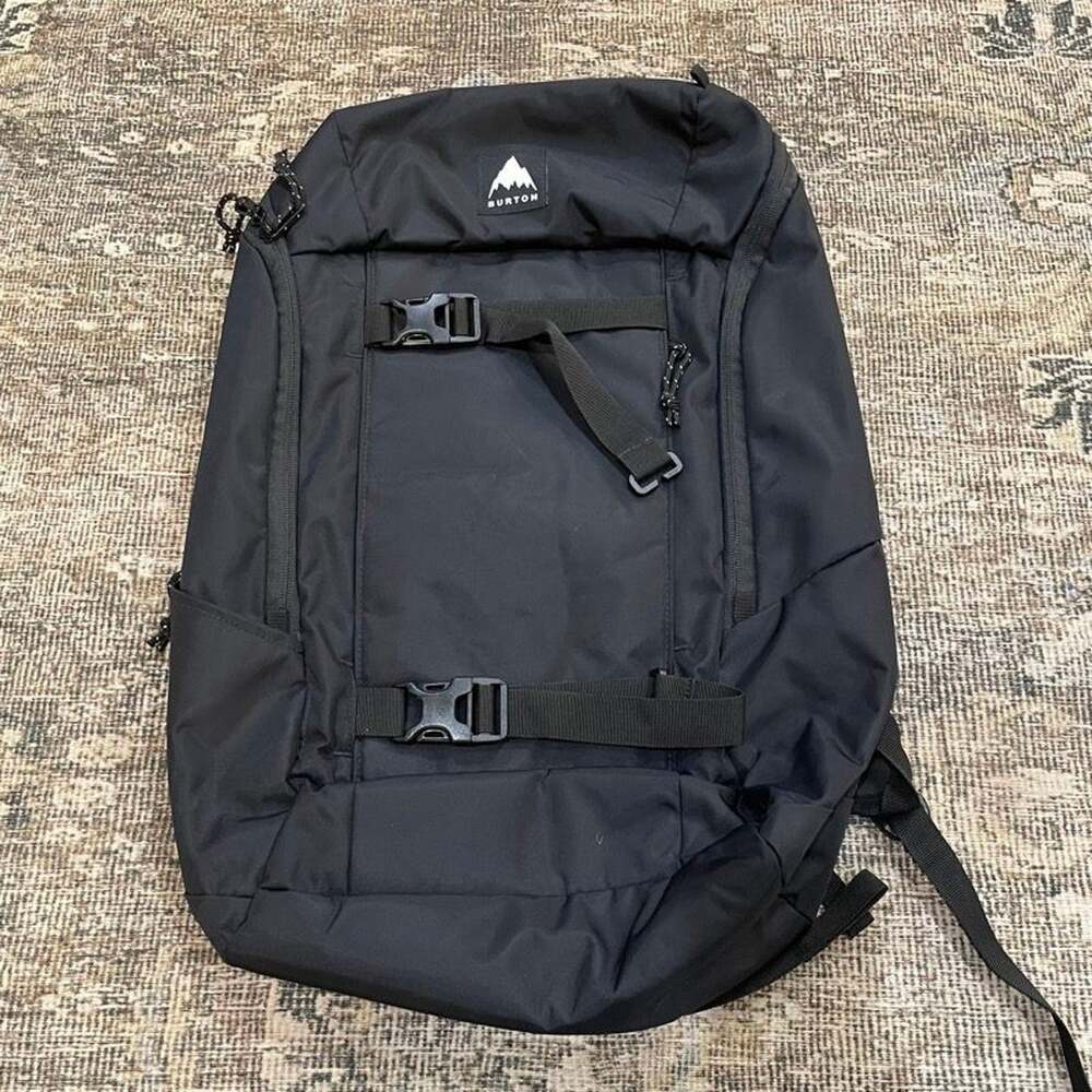 Burton Kilo 2.0 27L Black Backpack Carry Straps Padded Back